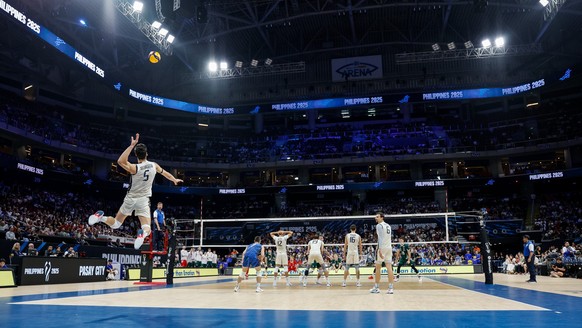 PASAY, LUZON, PHILIPPINES - SEPTEMBER 27: Alessandro Michieletto (left) of Italy serves during the Volleyball Men&#039;s World Championship Philippines Semi-Final game between Poland and Italy at SM M ...