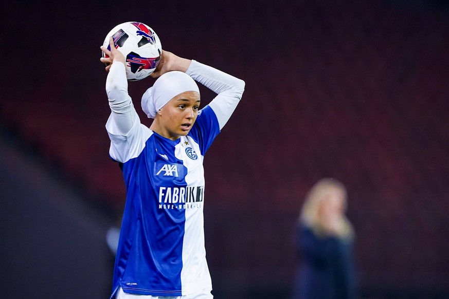 Imane Touriss avec son foulard lors du match aller contre l’Ajax Amsterdam.