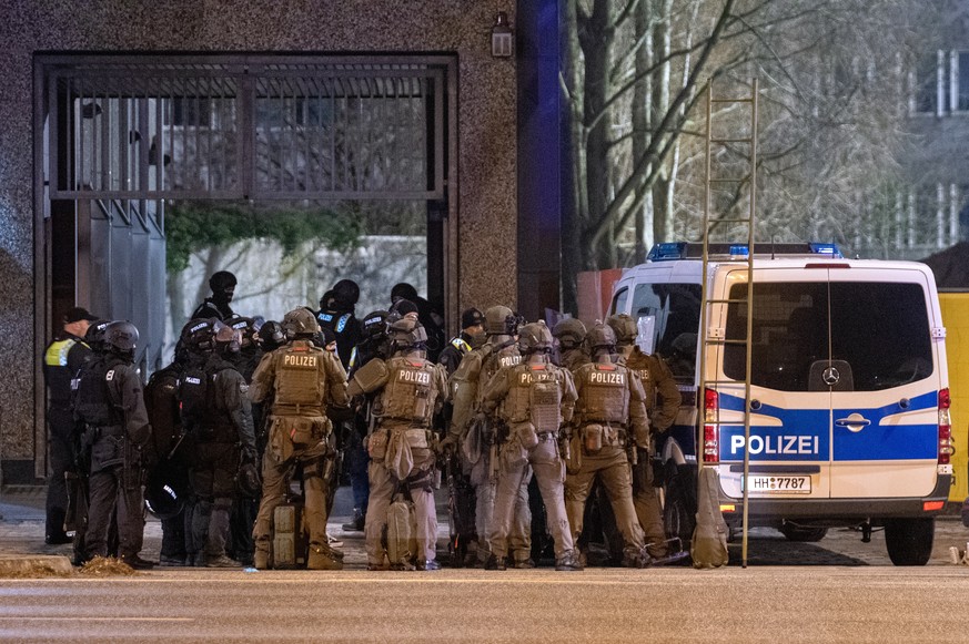 epa10512740 Armed police officers gather at the scene of a shooting in Hamburg, Germany, 09 March 2023. According to police, the shooting took place around 9 pm, killing seven people and injuring at l ...