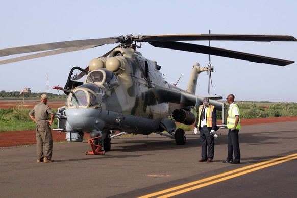 epa10112841 Malian officials inspect aircraft during a ceremony to receive a new shipment of Russian equipment for the Malian armed forces in Bamako, Mali, 09 August 2022. The ruling military junta in ...