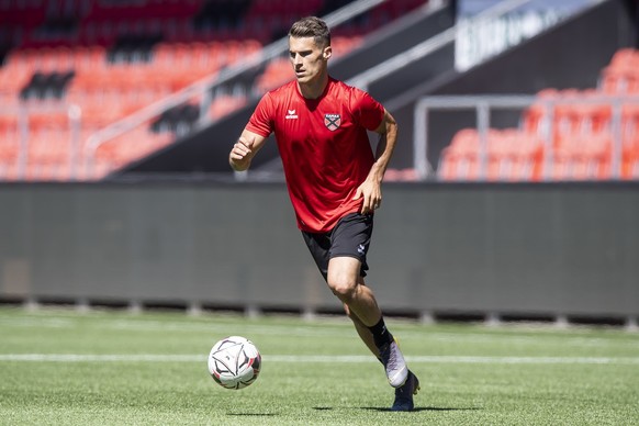 Le joueur neuchatelois Jeremy Maniere en action lors de la reprise de l&#039;entrainement avant la nouvelle saison de football, ce lundi 17 juin 2019, au stade de la Maladiere de Neuchatel. (KEYSTONE/ ...