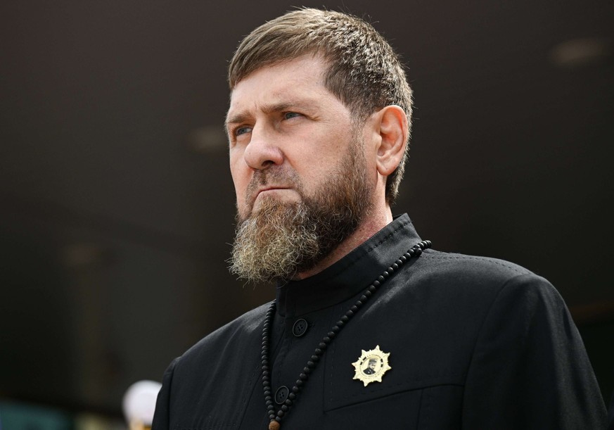 Ramzan Kadyrov, l'actuel président de la République de Tchétchénie, est réputé pour son intégrisme et sa façon de gouverne, d'une main de fer.