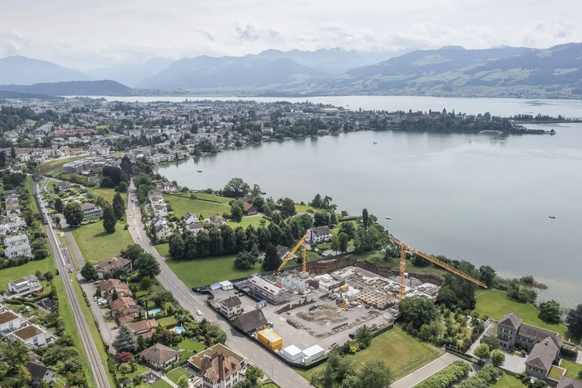 Juillet 2021. Une maison a déjà été construite, les premiers contours des autres sont visibles.