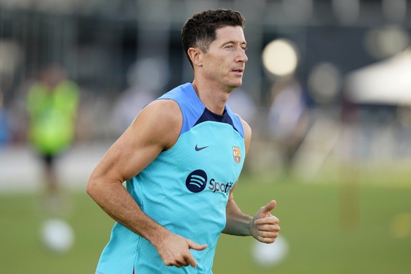 Robert Lewandowski a déjà participé à ses premiers entraînements avec le FC Barcelone.