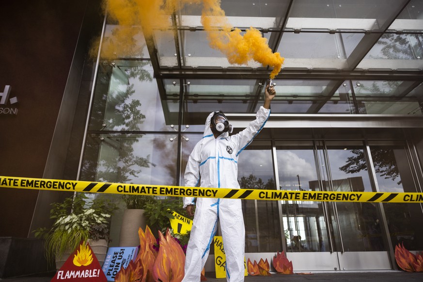 epa10060509 Activists with the environmental group Extinction Rebellion protest outside the headquarters of Washington Gas, during rush hour to protest ongoing use of fossil fuels in Washington, DC, U ...