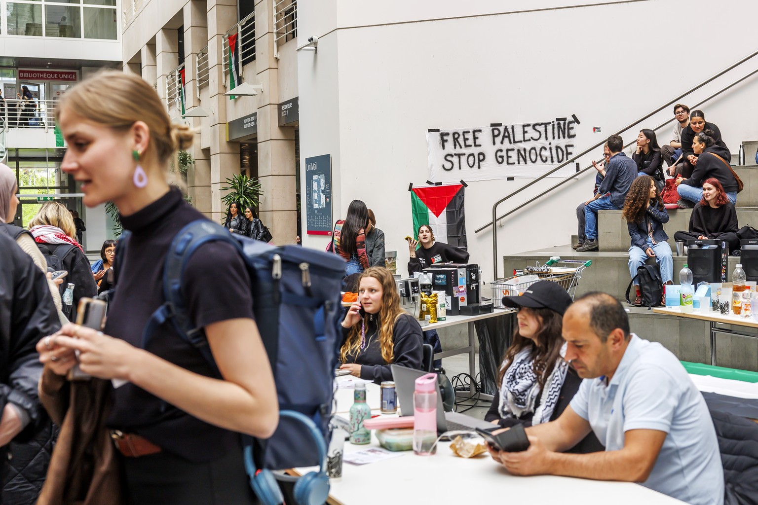 epa11324578 Pro-Palestinian students occupy the principal hall of the Uni-Mail building of the University of Geneva (UNIGE), in Geneva, Switzerland, 07 May 2024. Students at several Swiss universities ...