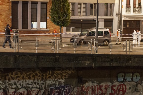La police sur les lieux de la fusillade.