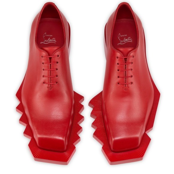 Ça n'a pas l'air super confortable, mais c'est le concept d'une paire de Louboutins.