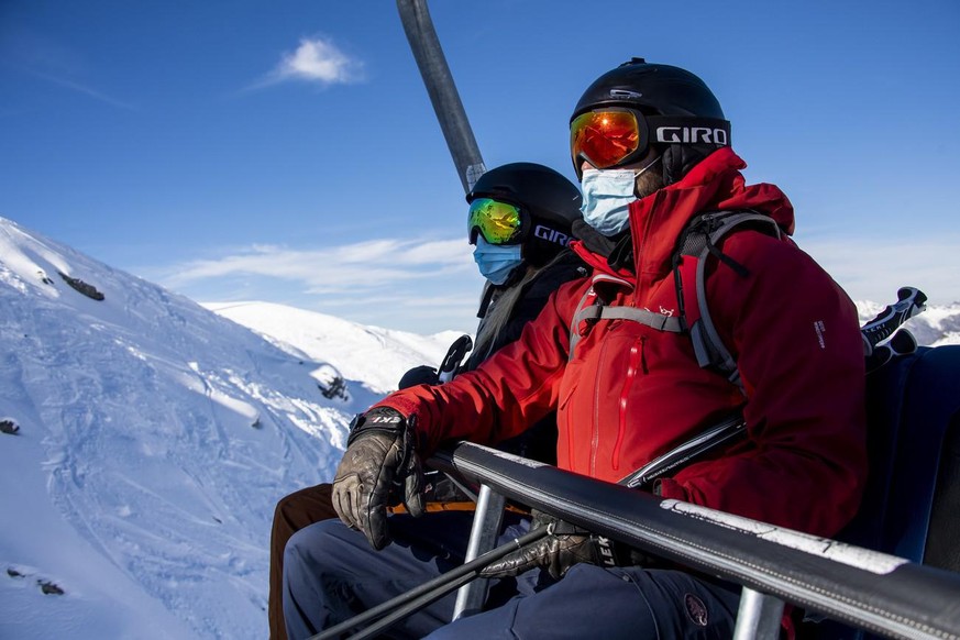 La saison de ski aura lieu sans certificat sanitaire cet hiver, annonce l'association des remontées mécaniques. L'OFSP se dit étonné.