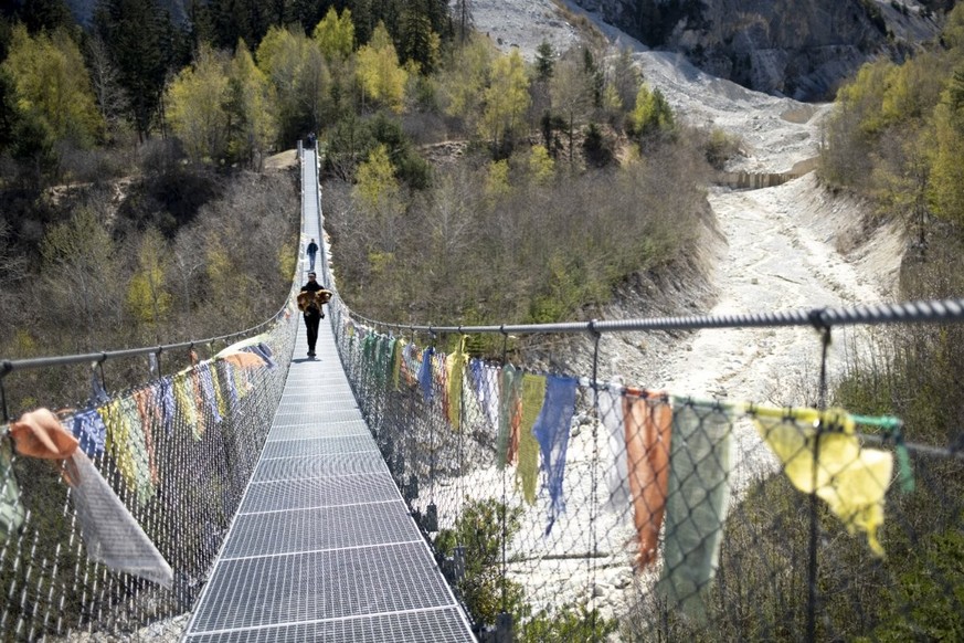 Long de 134 mètres, le pont bhoutanais surplombe l&#039;Illbach et offre une vue splendide du bas des Alpes valaisannes. Il se situe à quelques kilomètres seulement de Sierre.