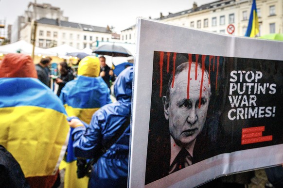 epa11729118 A banner depicting the Russian president is displayed during a performance by &#039;Go-to Ukrainian&#039;, an organization advocating the interests of Ukraine and Ukrainians, to mark 1000  ...
