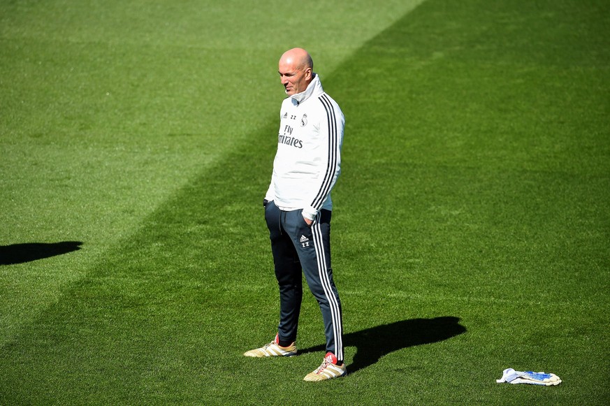 epa07531705 Real Madrid's head coach Zinedine Zidane leads his team's training session at the club's Valdebebas sports facilities in Madrid, Spain, 27 April 2019. Real Madrid will face  ...