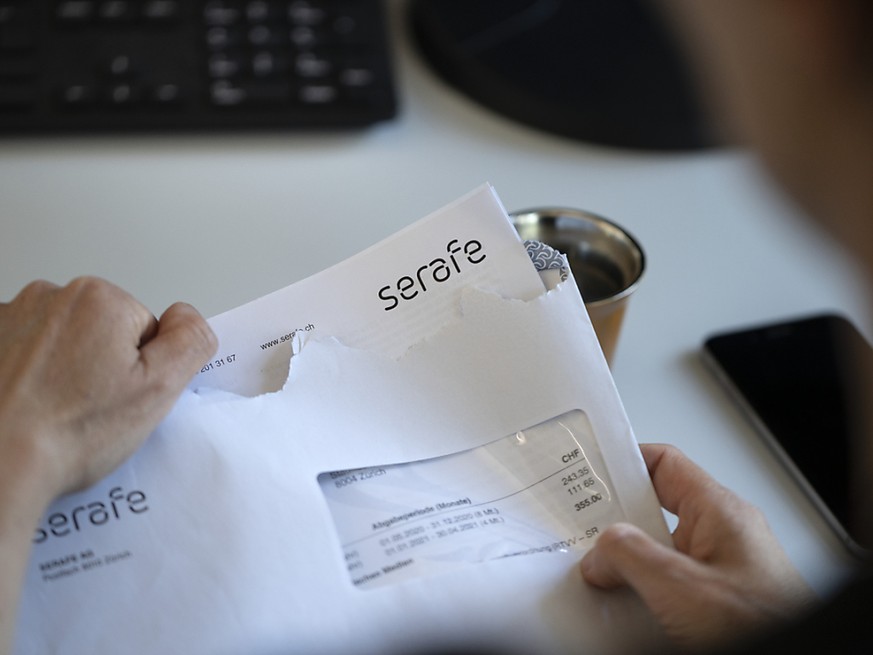 Initiative «200 francs ça suffit». Une nouvelle votation sur la redevance radio/TV aura bien lieu. L&#039;initiative SSR «200 francs, ça suffit !» a été déposée jeudi à la Chancellerie fédérale.