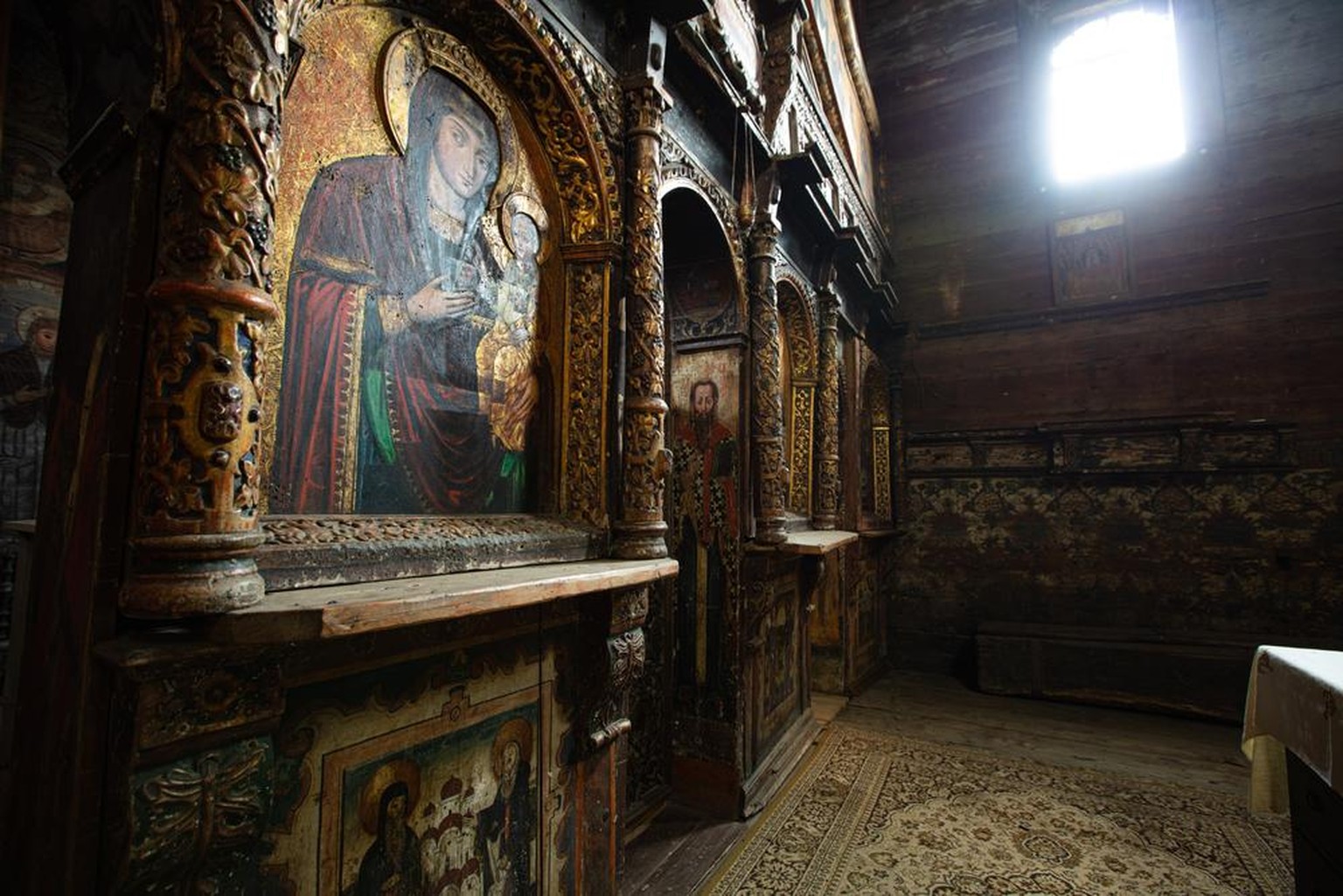 L'intérieur de l'église est entièrement faite en bois