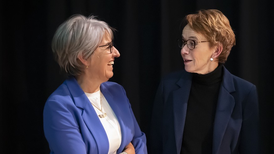 Die SP Bundesratskandidatinnen Elisabeth Baume-Schneider, Staenderaetin SP-JU, Eva Herzog, Staenderaetin SP-BS und Evi Allemann, Regierungsraetin SP-BE, links nach rechts,.nach einem oeffentlichen Hea ...
