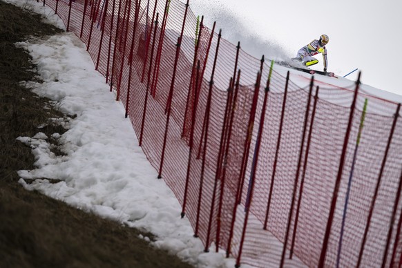 Une giclée de neige pour dévaler le mythique mur de la Chuenisbärgli. Pour l'anecdote, la FIS ne pensait pas possible de skier la dernière portion du tracé. Impossible n'est pas Adelboden.