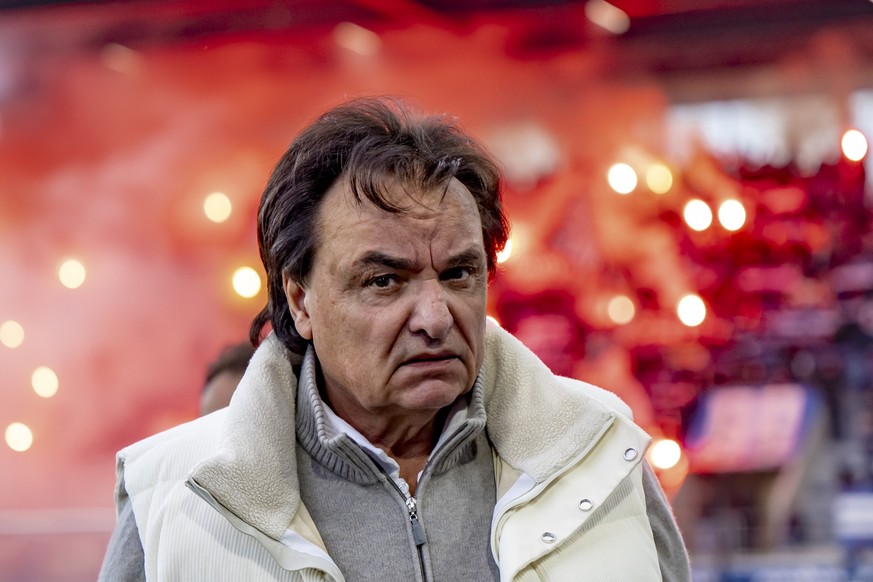 Christian Constantin le President du FC Sion reagit lors de la rencontre de football de Super League entre FC Lausanne-Sport et FC Sion le dimanche 9 novembre 2025 au stade de la Tuiliere a Lausanne.  ...