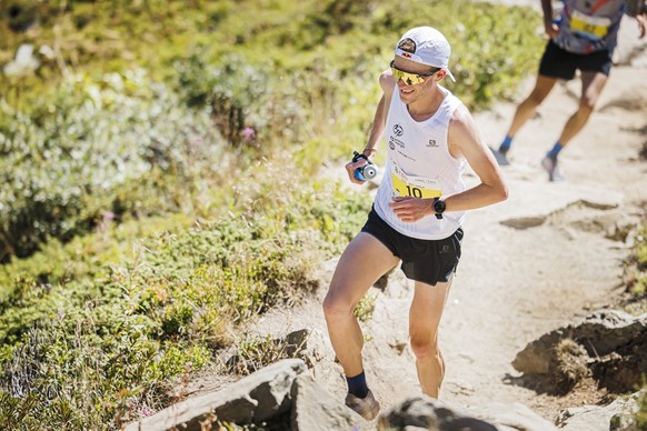 Remi Bonnet from Switzerland races towards the finish line during the 49th Sierre-Zinal long distance mountain race above the alpine village of Saint-Luc. (KEYSTONE/Valentin Flauraud)
