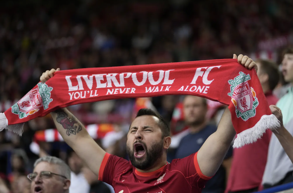 La ferveur est grande dans les tribunes de Premier League, comme chez ce fan de Liverpool.