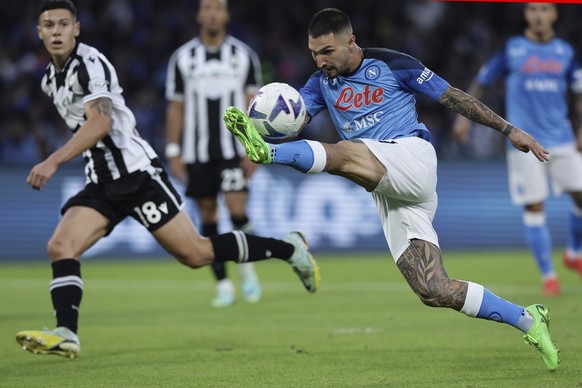 Napoli&#039;s Matteo Politano goes for the ball during the Serie A soccer match between Napoli and Udinese, at the Diego Armando Maradona stadium in Naples, Italy, Saturday, Nov. 12, 2022. (Alessandro ...