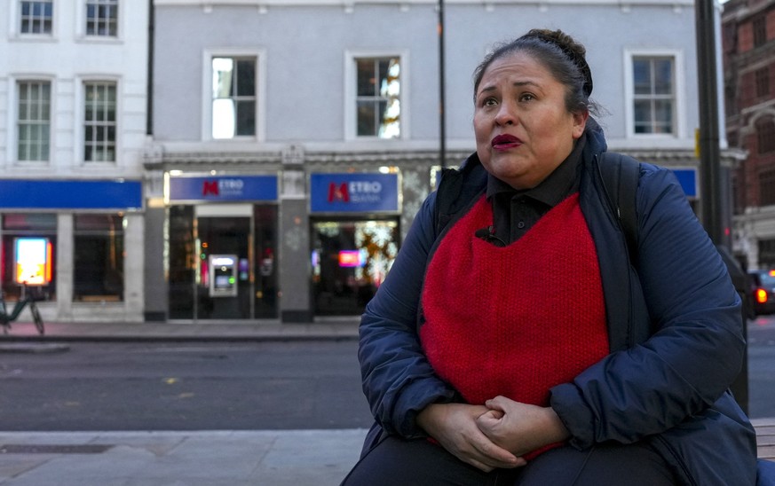Roxana Panozo Alba, 46 ans, nettoie des bureaux la nuit.