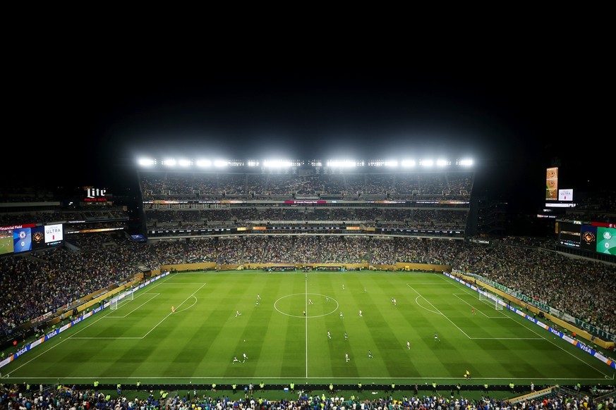 PHILADELPHIA, PENNSYLVANIA - JULY 04: General view inside the stadium during the FIFA Club World Cup 2025 quarter final match between SE Palmeiras and Chelsea FC at Lincoln Financial Field on July 04, ...