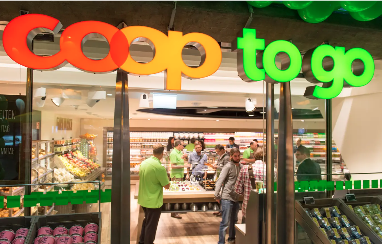 En 2015, Coop a lancé le concept de magasin de proximité «Coop to go». Aujourd&#039;hui, il existe 22 succursales. D&#039;autres seront bientôt ajoutés, qui seront ouverts 24 heures sur 24 et fonction ...