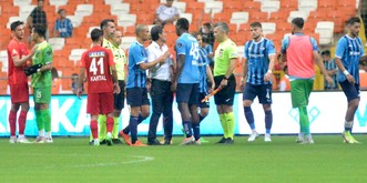 Mario Balotelli se dispute violemment  avec son coach sur le terrain