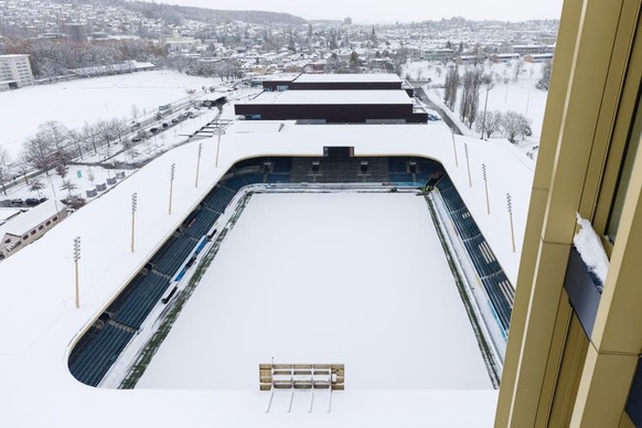 La pelouse de la Swissporarena avant son déblayage de samedi matin.