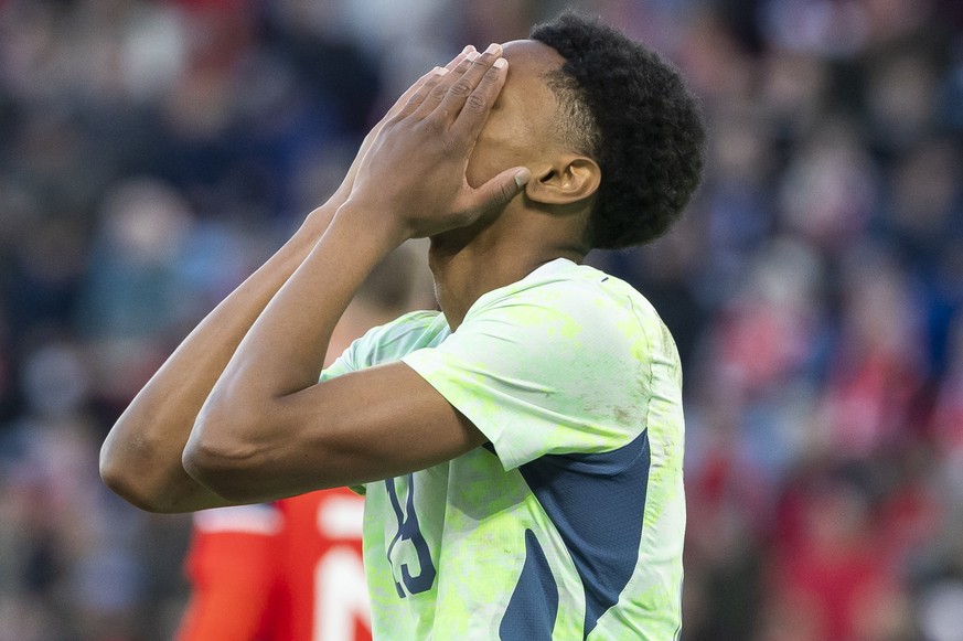 «Des traces d'excrément»: le maillot de la Nati se fait encore démonter