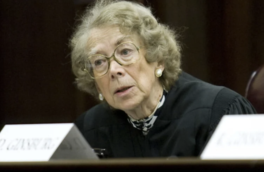 Pauline Newman juge doyenne 96 ans mental vieillesse Etats-Unis suspension