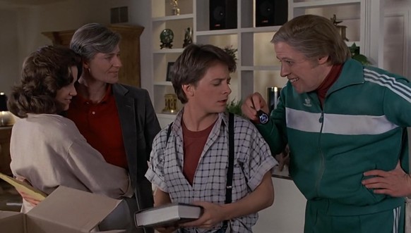 Michael J. Fox, Crispin Glover, Lea Thompson, and Tom Wilson in Zurück in die Zukunft (1985)
