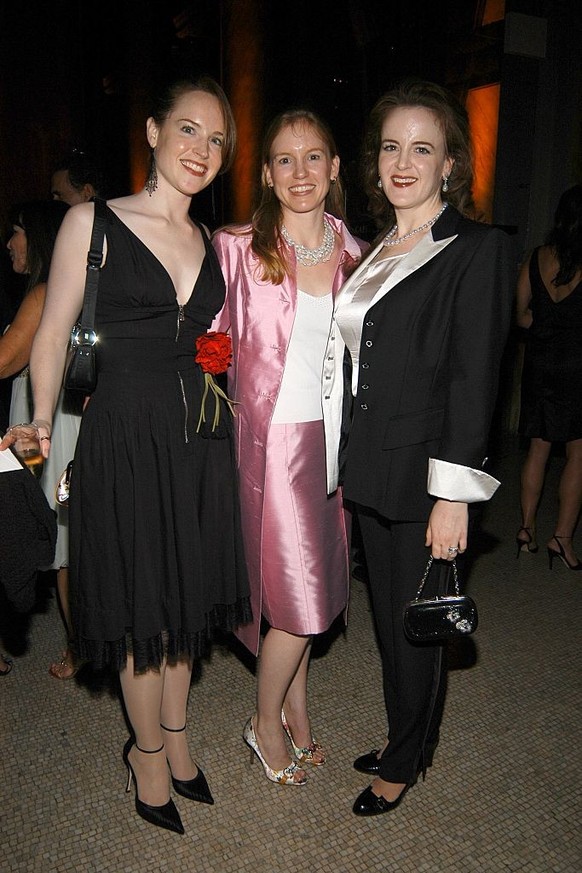 Les soeurs Sue, Jennifer et Rebekah Mercer, à New York, en 2006. Trois ans plus tard, Rebekah emménagera dans six appartements de luxe d&#039;un immeuble de Manhattan, appartenant à Donald Trump.