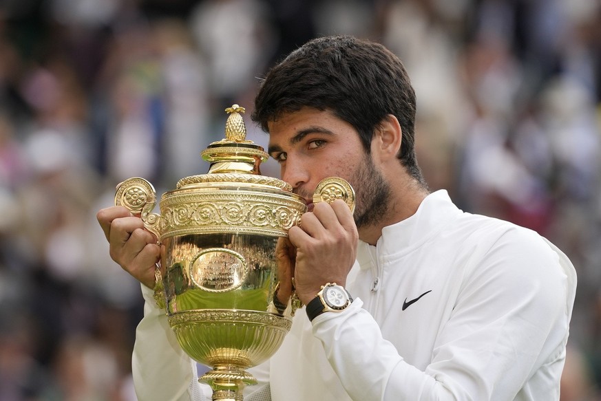 Carlos Alcaraz bat Novak Djokovic en finale de Wimbledon