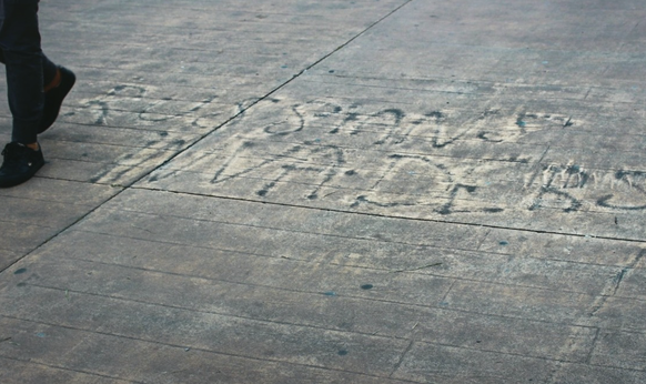 Parmi les tags le long de la plage de Batoumi, l&#039;inscription «RUSSIAN INVADERS» («ENVAHISSEURS RUSSES»). | Pierre Polard