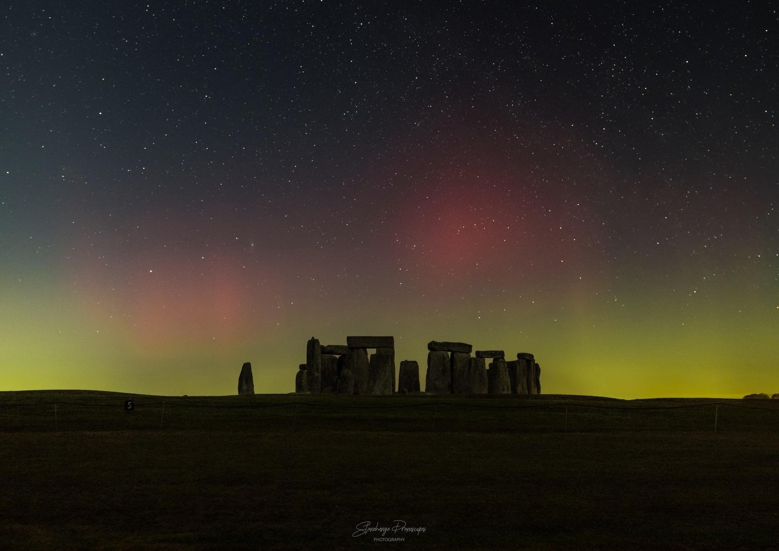 Aurores Boréales à Stonehenge, au Royaume-Uni