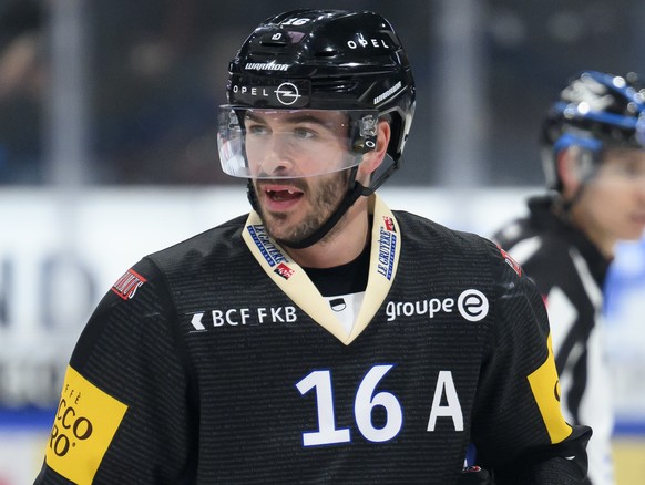 le defenseur fribourgeois Raphael Diaz, refait apres avoir perdu quelques dents, lors de la rencontre de playoff 1/2 de final acte 3 du championnat suisse de hockey sur glace de National League LNA, e ...