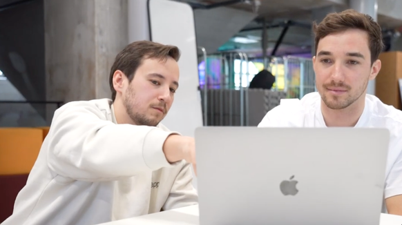 Oliver und Denis Widler, Zwillingsbrüder und «Flappie»-Gründer.