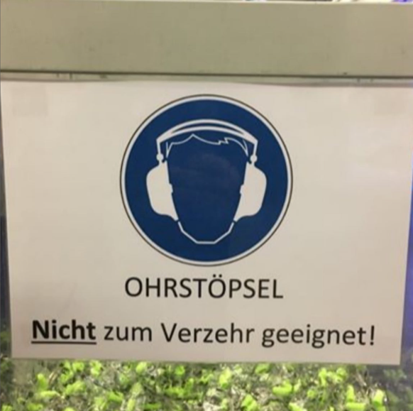 Lustige Schilder: Ohrstöpsel nicht essen