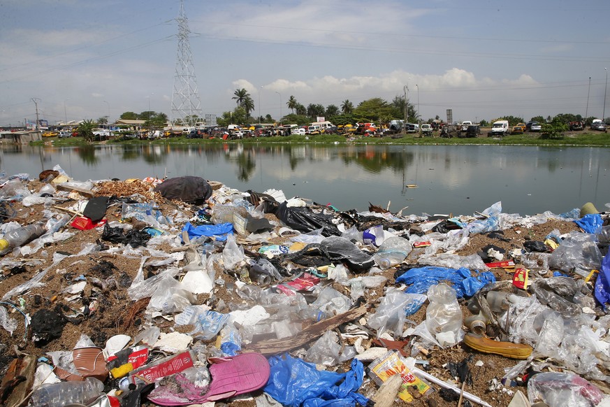 Depuis 2018, plus de 200 000 volontaires ont effectué des nettoyages et des audits de marques dans 87 pays pour identifier les entreprises qui contribuent le plus à la pollution plastique.