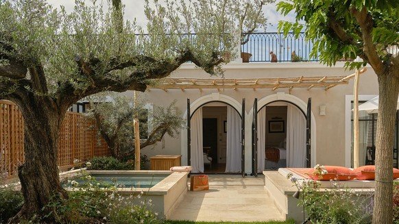 La résidence de 4 chambres, qui peut accueillir jusqu'à huit adultes.