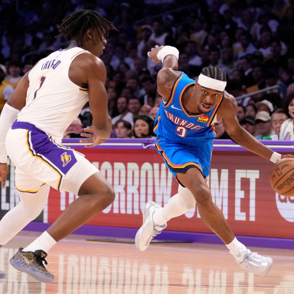 Shai Gilgeous-Alexander (à droite) et le Thunder mènent 3-0 face aux Lakers