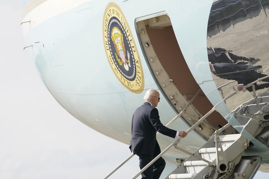President Joe Biden boards Air Force One at Portland Air National Guard Base, in Portland, Ore., Thursday, April 21, 2022, to travel to Seattle. (AP Photo/Andrew Harnik)
Joe Biden