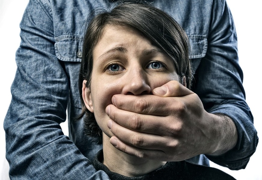En 2024, les centres d’aide en Suisse font face à un afflux inédit, dominé par les violences sexuelles et conjugales.