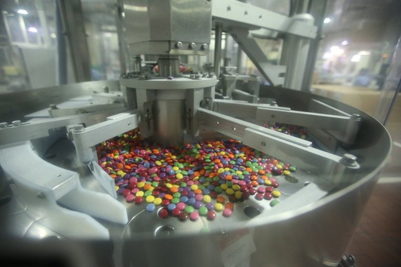 Les employés du site de production Nestlé à Toronto, au Canada, se sont mis en grève, annoncent des médias. Ces 461 salariés, qui fabriquent des Kitkat, des Smarties, la barre chocolatée Aero, surtout ...