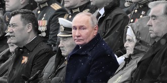 «Ne sois pas déçu, crie juste "hourra"»: on a assisté au défilé de Poutine