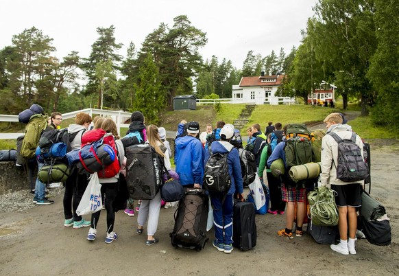 Certains des adolescents qui finiront par être victimes d'une tuerie orchestrée par le néo-nazi Anders Behring Breivik.