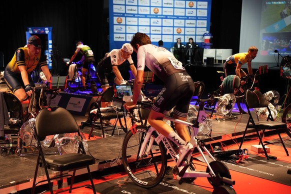 Une compétition d'e-cycling en présentiel.