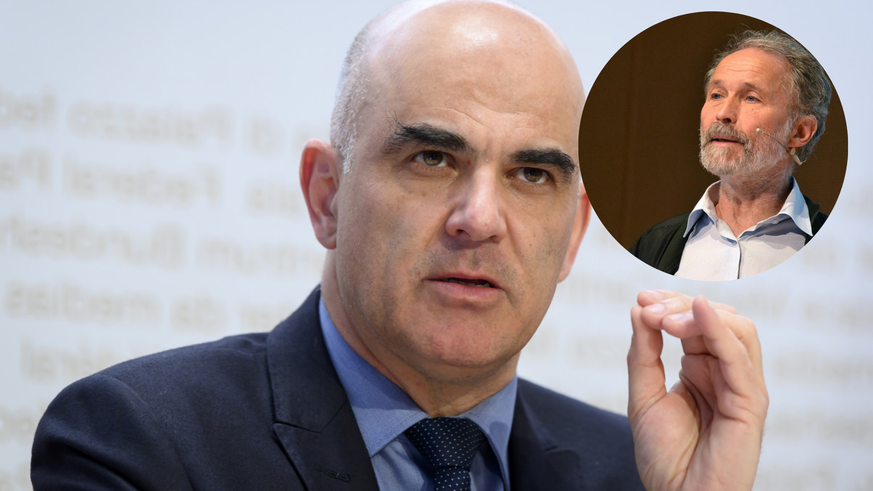 Alain Berset. Berne, 17 décembre 2021. René Knüsel (en médaillon).