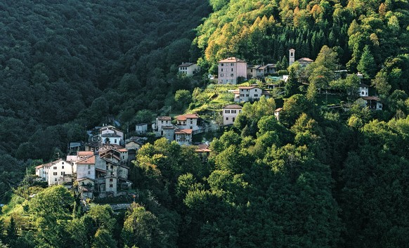 Title: SWITZERLAND - AUTUMNCaption: Switzerland. get natural. Campora in the Valle di Muggio, Switzerland's southernmost valley, Canton Ticino. Schweiz. ganz natuerlich. Campora im suedlichs ...